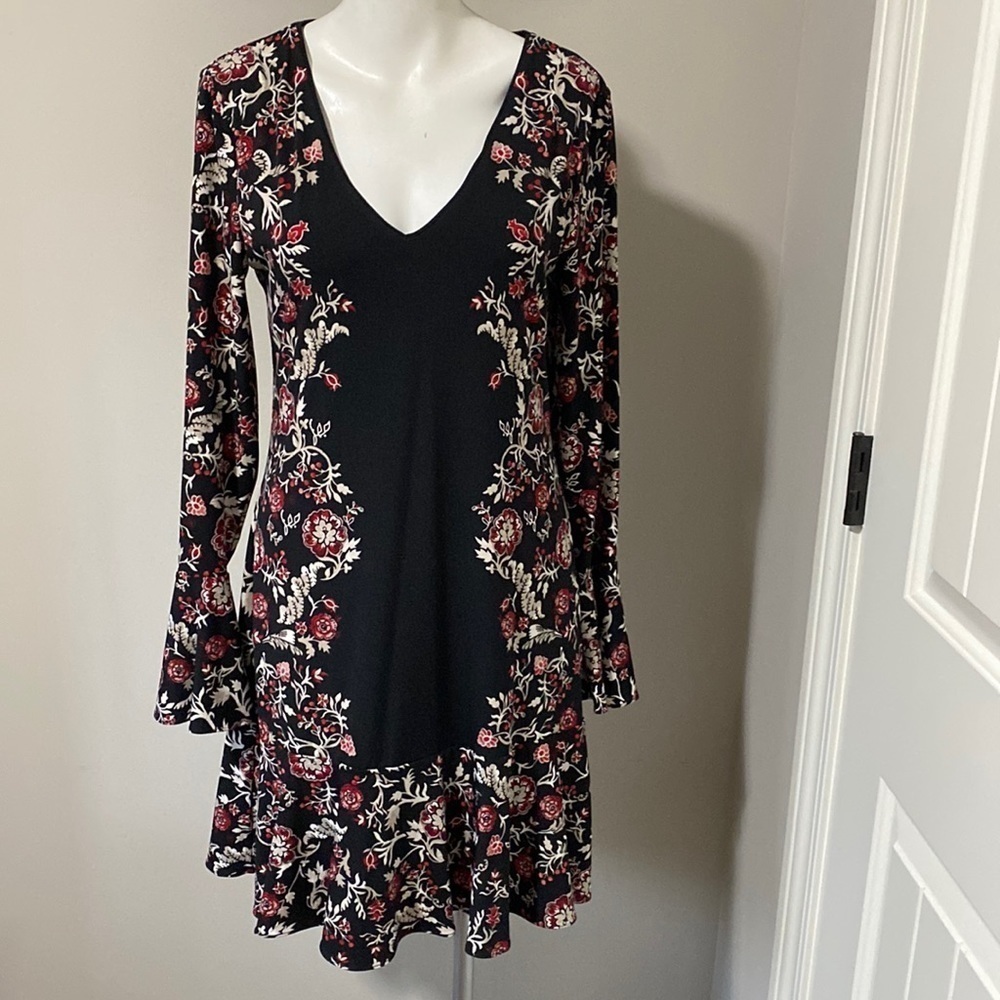 White House Black Market Black and Red Bell Sleeve V-Neck Dress
